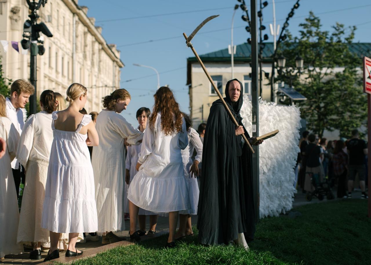 Active social life and emotional connection after 50